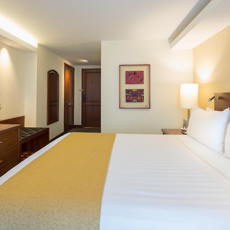 Ghl Hotel Capital Богота Экстерьер фото A room at the hotel