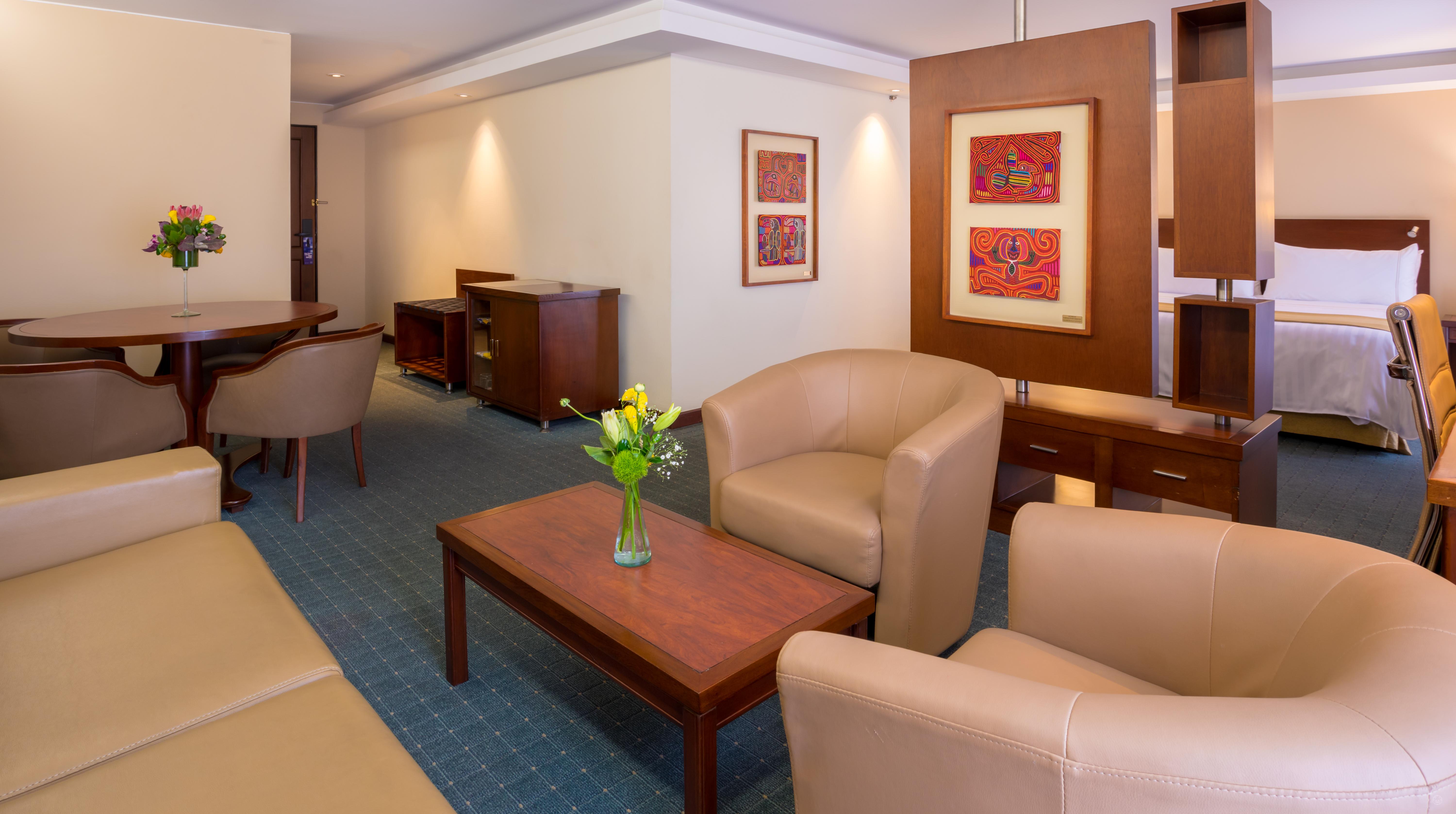 Ghl Hotel Capital Богота Экстерьер фото A suite at the hotel