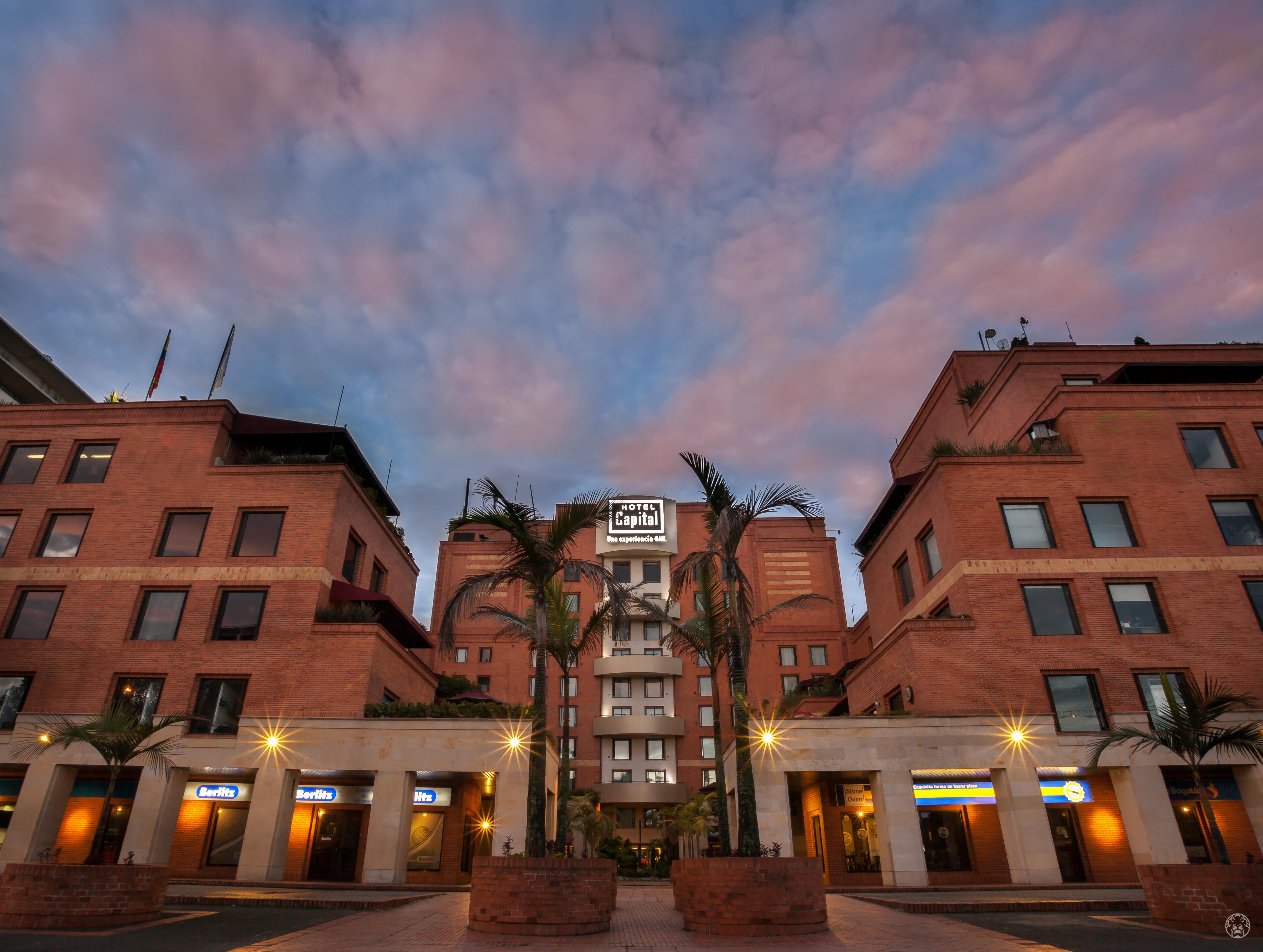 Ghl Hotel Capital Богота Экстерьер фото The hotel at sunset