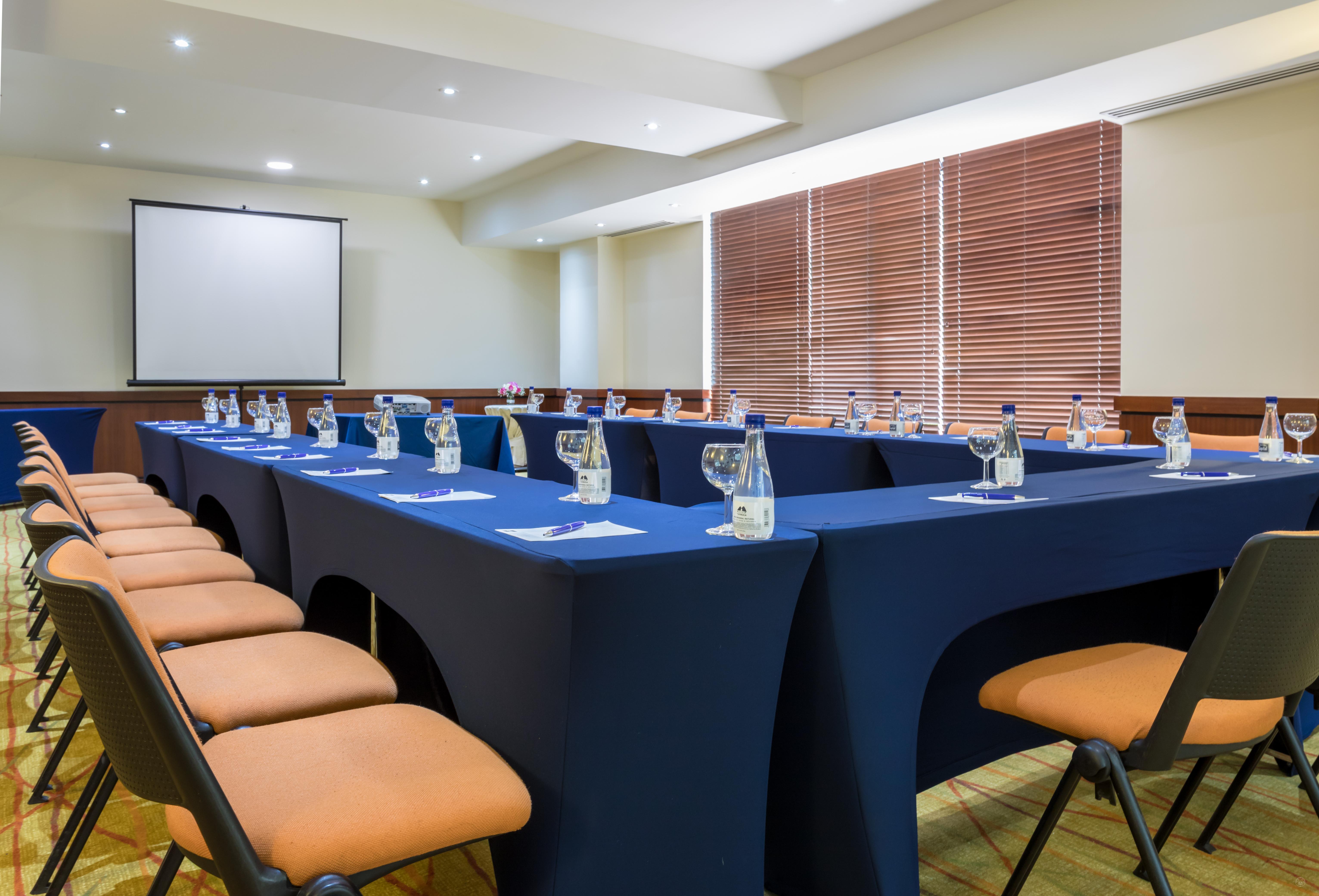 Ghl Hotel Capital Богота Экстерьер фото Meeting room