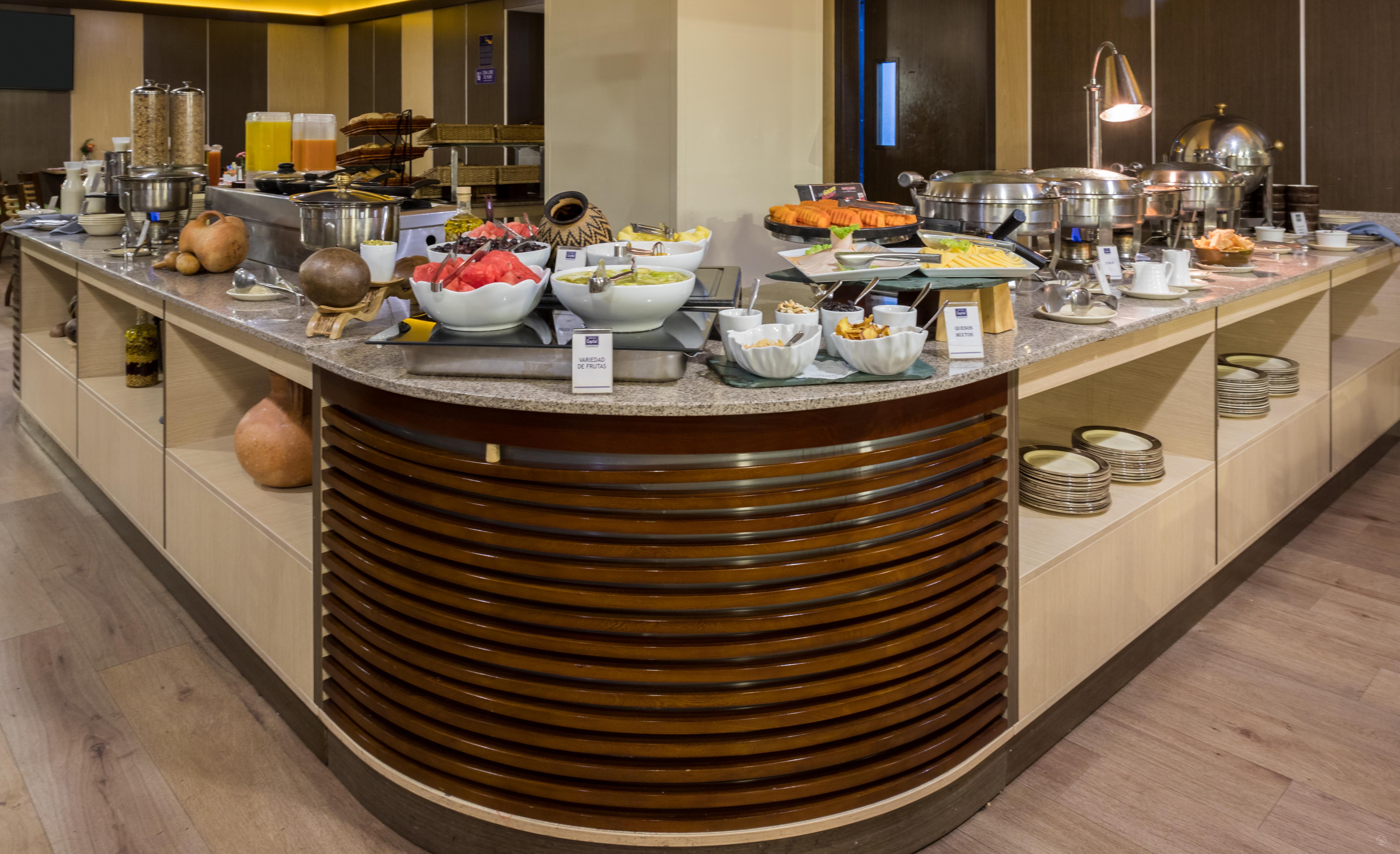 Ghl Hotel Capital Богота Экстерьер фото A buffet at a hotel